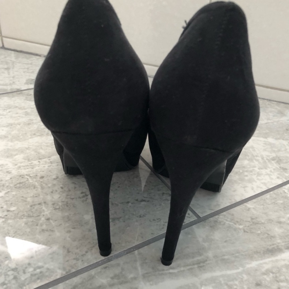 Black Suede Platform High Heel Pumps - Picture 4 of 6